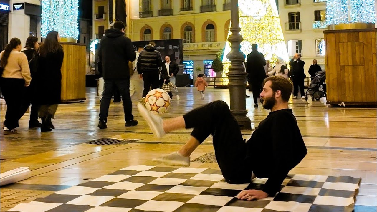 Уличный исполнитель футбольного фристайла ⚽ Потрясающие навыки