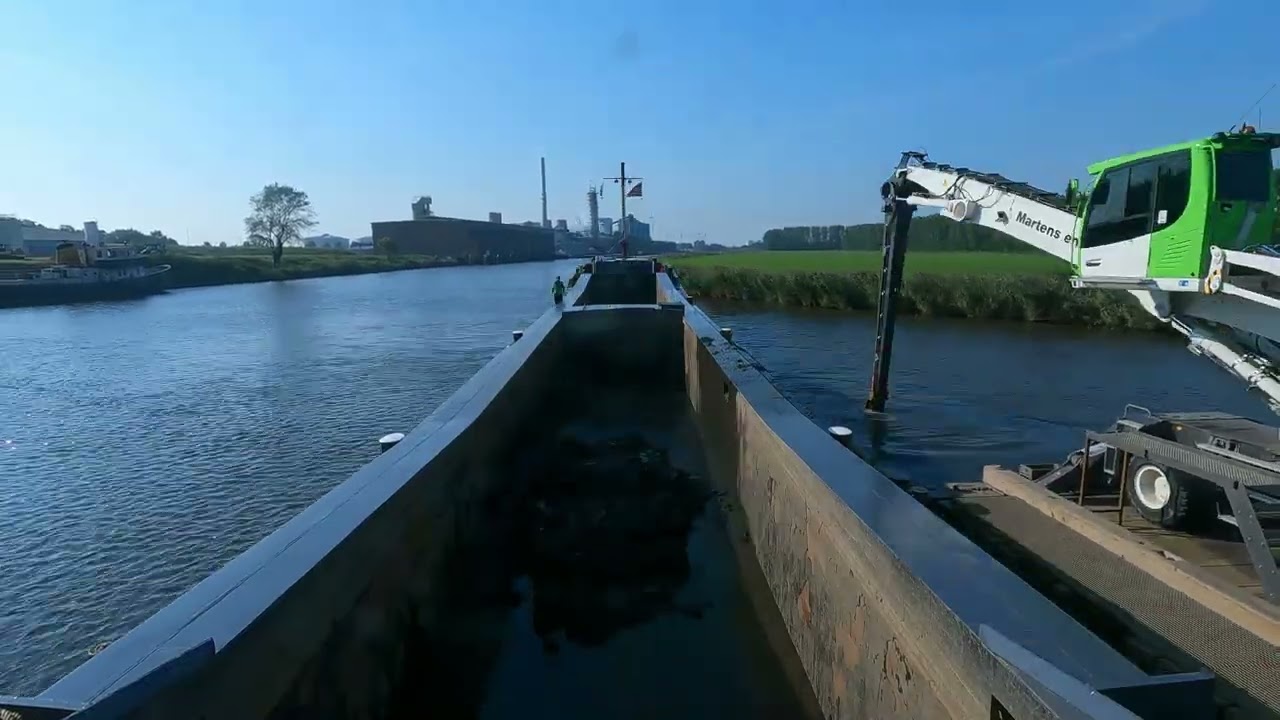 Vaart van Volkerak naar Moerdijk lossen vv, dan laden in Stampersgat