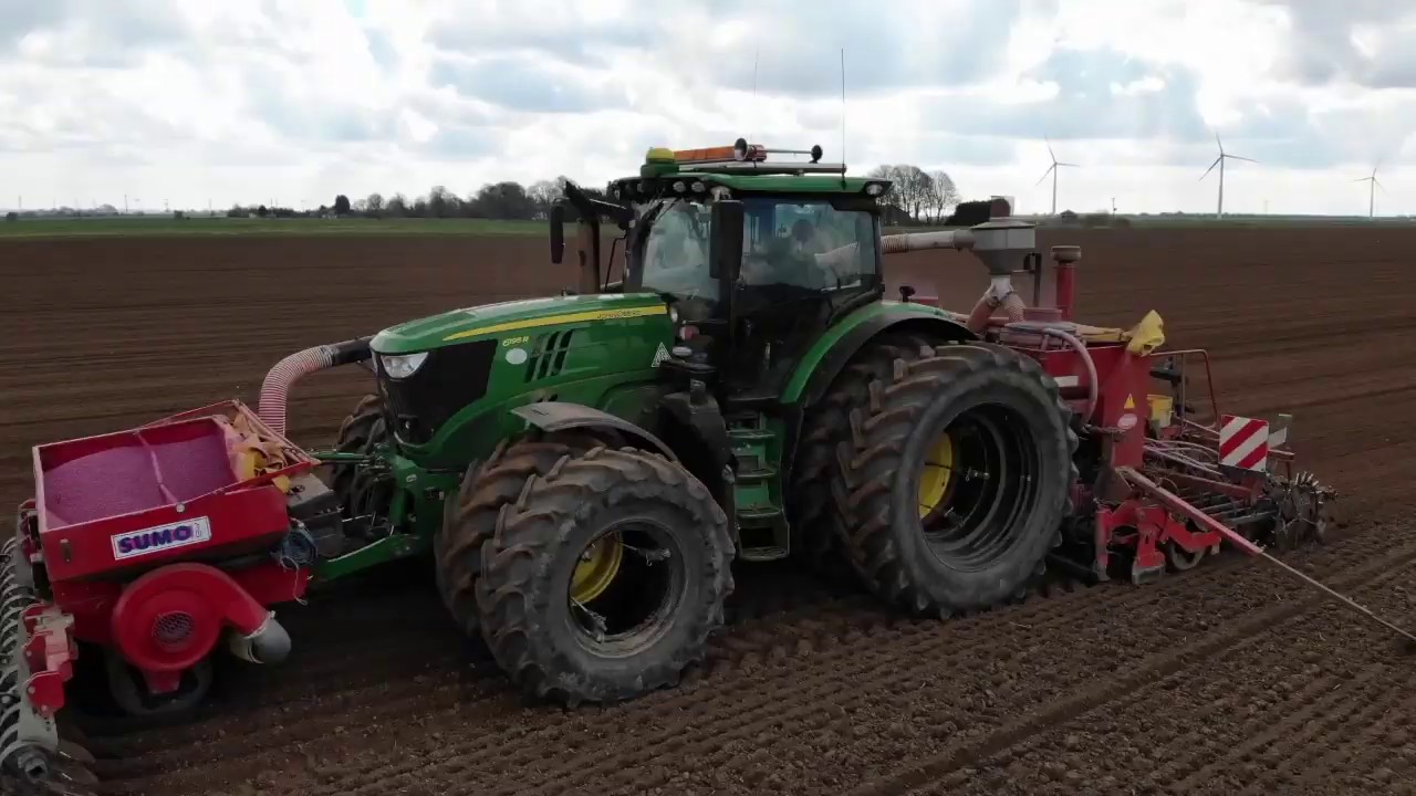 Herriau Pea Drilling behind a John Deere 6200 series at Goole Fields 2019