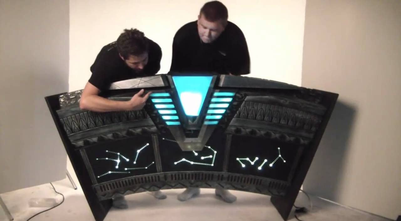 The Official Stargate Auctions: Presented by Propworx — Close-Up: Atlantis Gate Segment