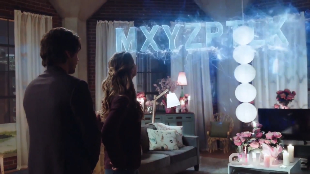 Супергёрл - Мистер и Миссис Миксиспитлик (Supergirl Mr. & Mrs Mxyzptlk)