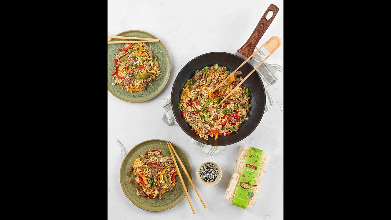 Milaneza | Noodles com bife e 3 pimentos na wok