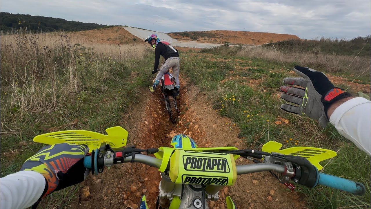 BALADE ET CHUTES EN 125 FANTIC ET 250 RMZ CROSS