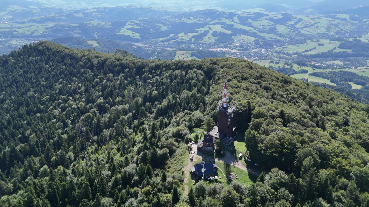 Luboń Wielki. Rabka / Tenczyn. W około wieży dron.