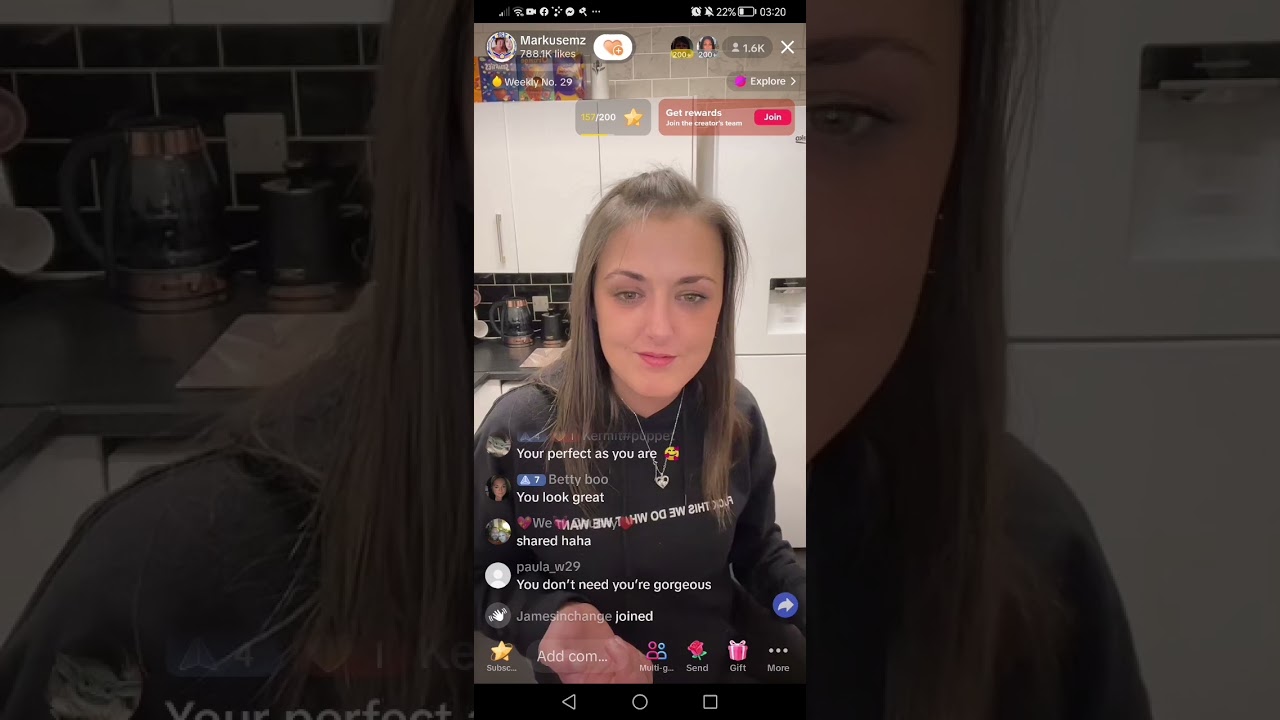 Markusemz pretends to take the filter off.