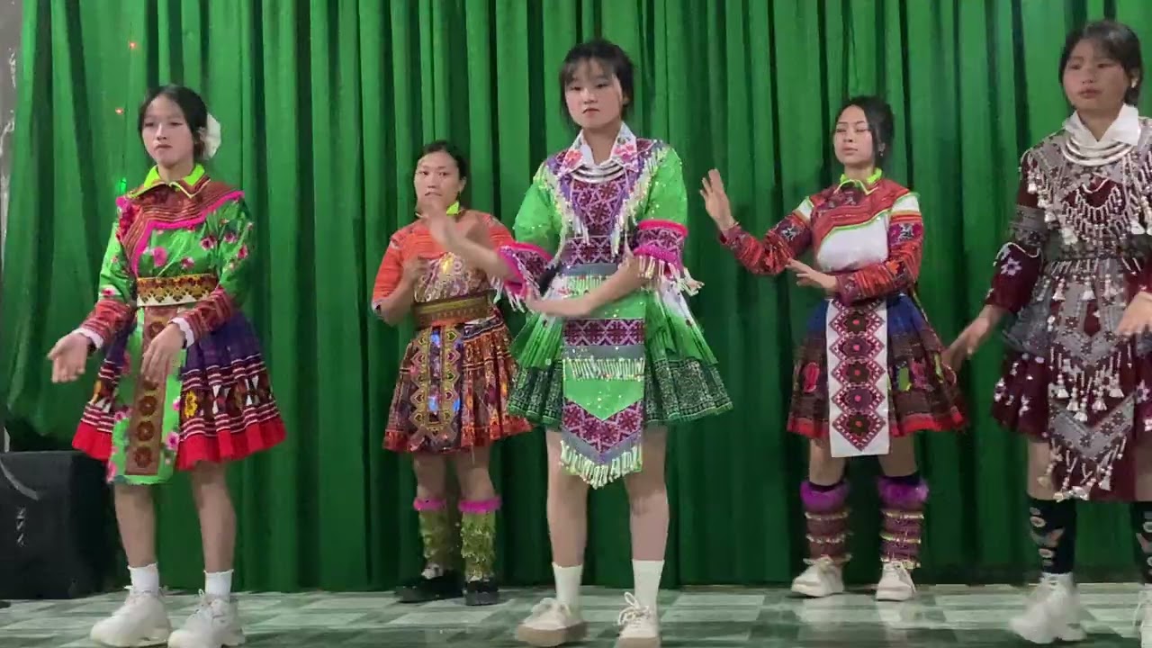 yeeb yam txais xyoo tshiab