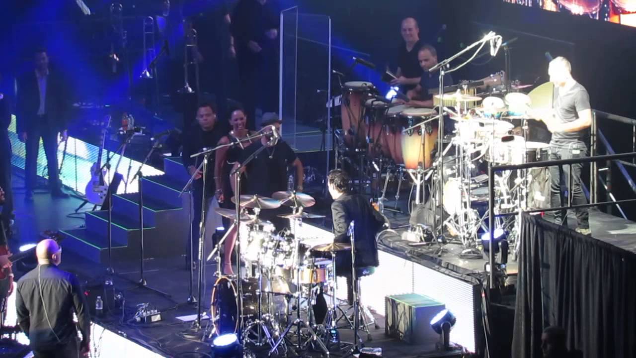Contra la Corriente.Marc Anthony /awesome solo percussionist Jesse Caraballo.