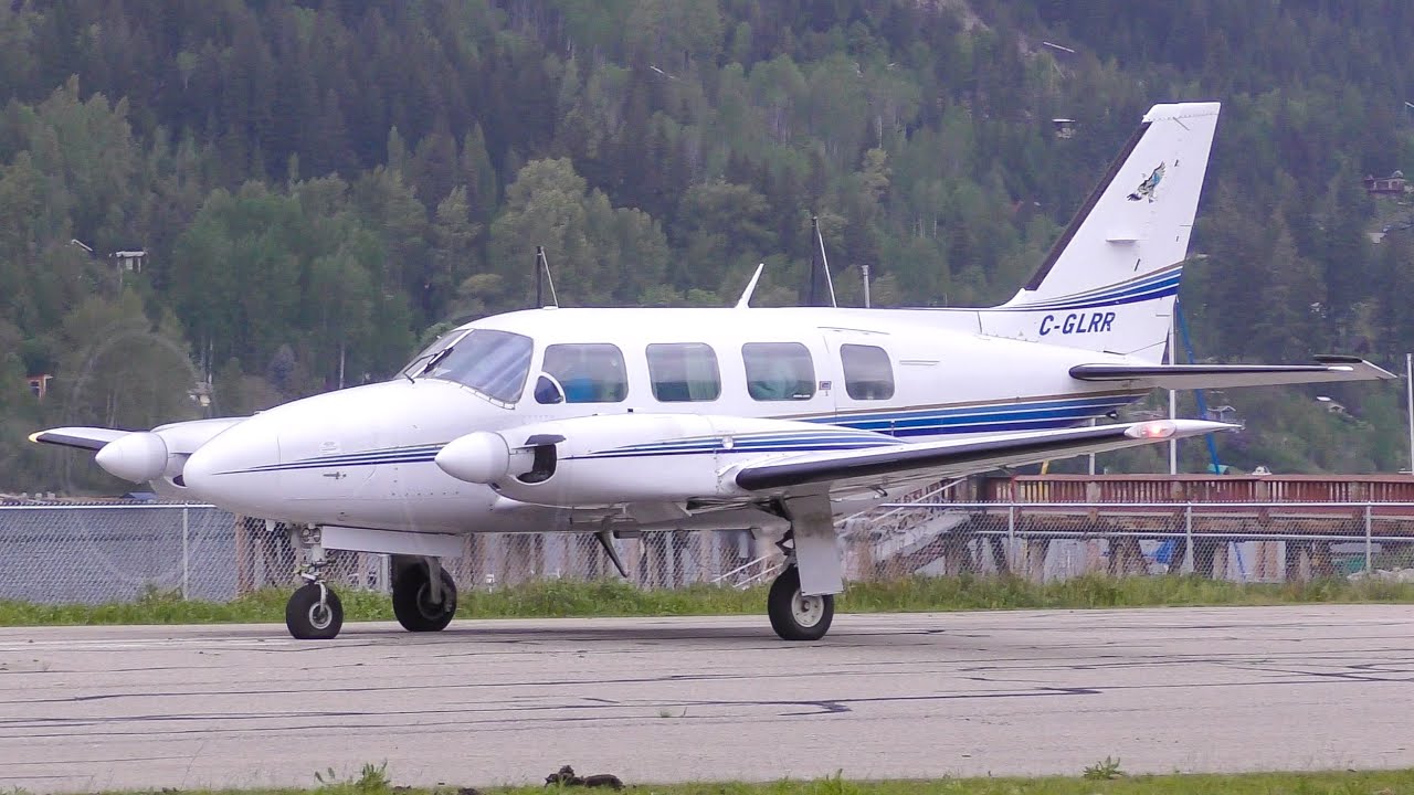 Piper PA-31 Navajo Takeoff