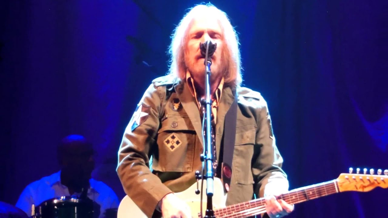 Tom Petty....Intros....She's A Woman in Love (It's Not Me)....9/23/14....Nashville