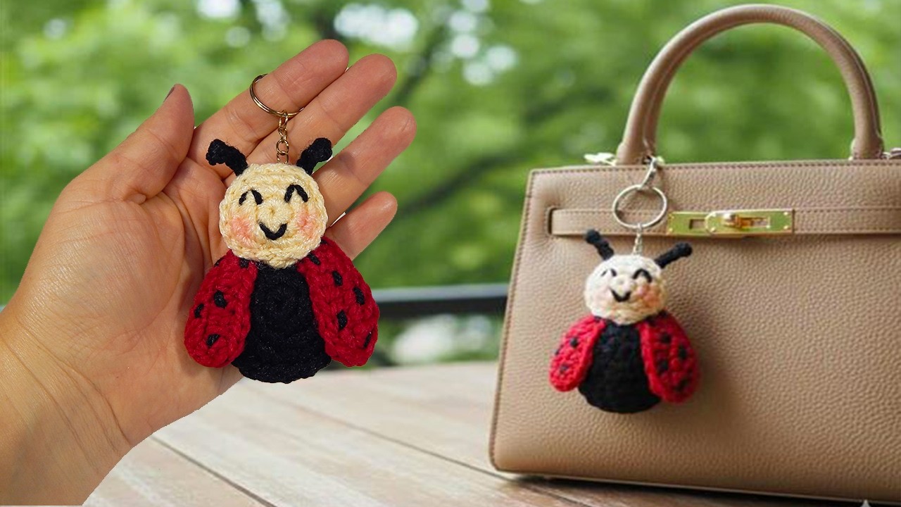 LLAVERO DE CATARINA 🐞🐞 el accesorio perfecto para tu bolso! 🧶✨