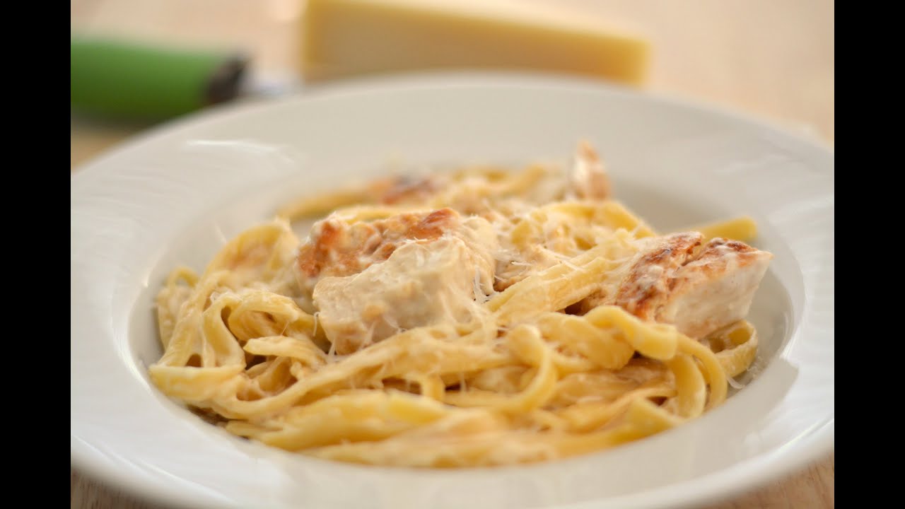 FETTUCCINE ALFREDO CON POLLO | Cómo Hacer Una Salsa Alfredo | SyS