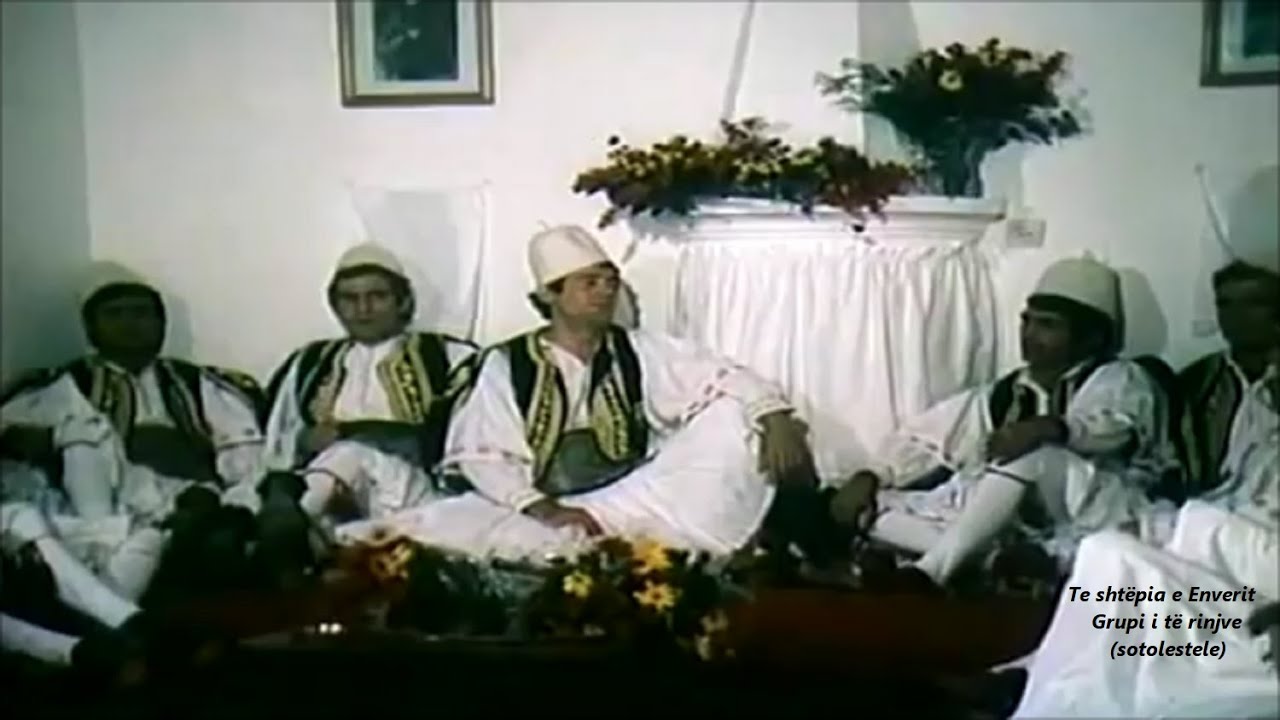 Te shtëpia e Enverit - Grupi i të rinjve Gjirokastër (ndalohet rreptësisht kopjimi dhe ripublikimi)