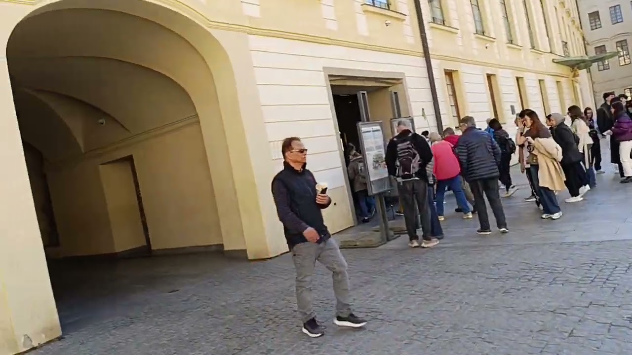 50).03.04.2025 U PRASNEHO MOSTU HRADCANY-PRAHA  6
