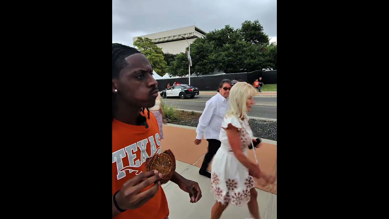 Он не может есть по часам? isaacscookies.com