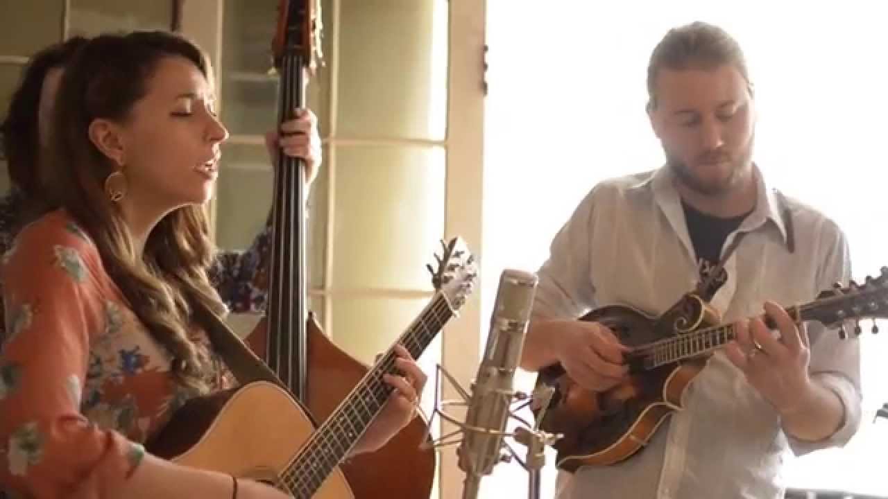 Folk Alley Sessions: Lindsay Lou & The Flatbellys - 