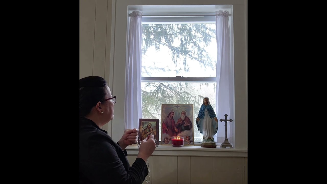 PRAY THE ROSARY TODAY WITH SUE! The Glorious Mysteries - Wed. 1/21/26 