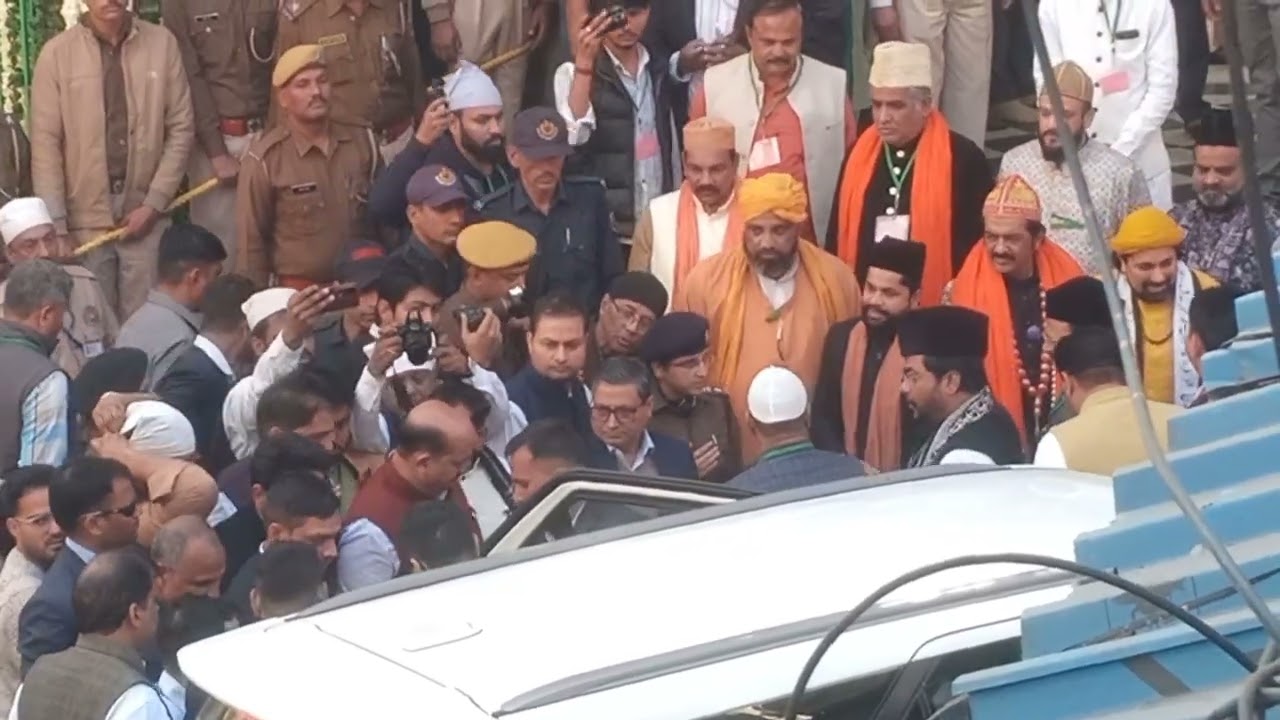 Narendra Modi ji ka chadar pesh hua ajmer khawaja ji ke dargah 