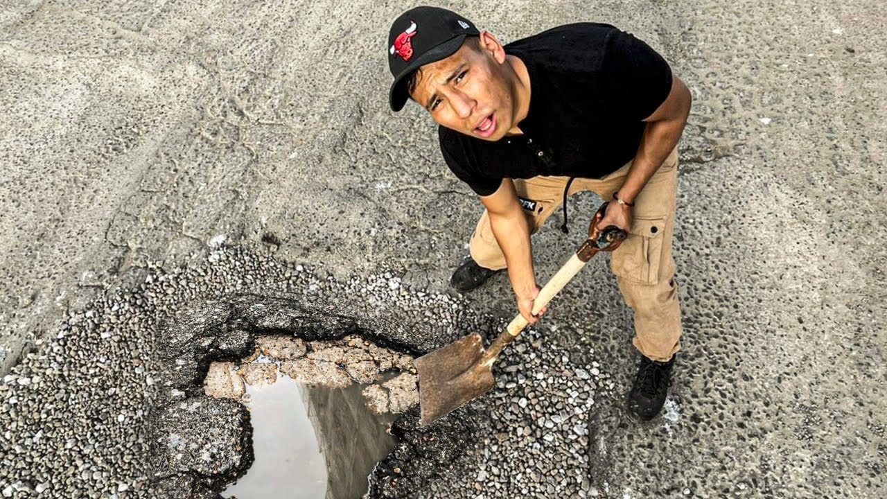 Un día TAPANDO BACHES de mi Ciudad... | Yulay
