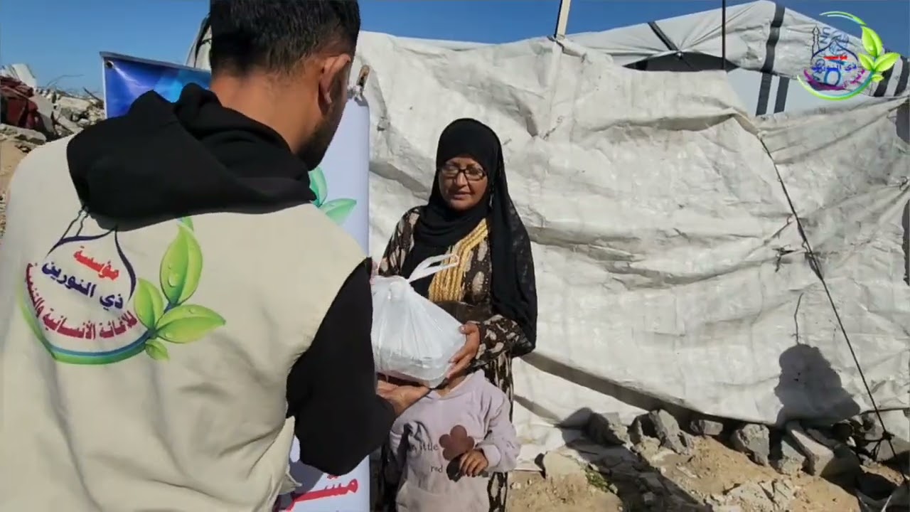 توزيع وجبات الأرز مع اللحم المفروم بتبرع من المحسنين والمحسنات من العراق مدينة كركوك 