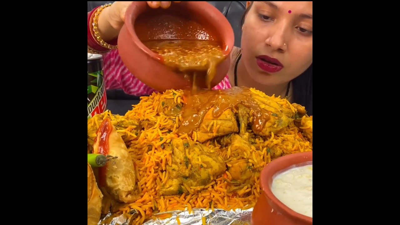 ASMR: EATING SPICY CHICKEN CURRY🔥 CHICKEN BRIYANI || #shorts #mukbangn#asmreating #mukbangasmr #asmr