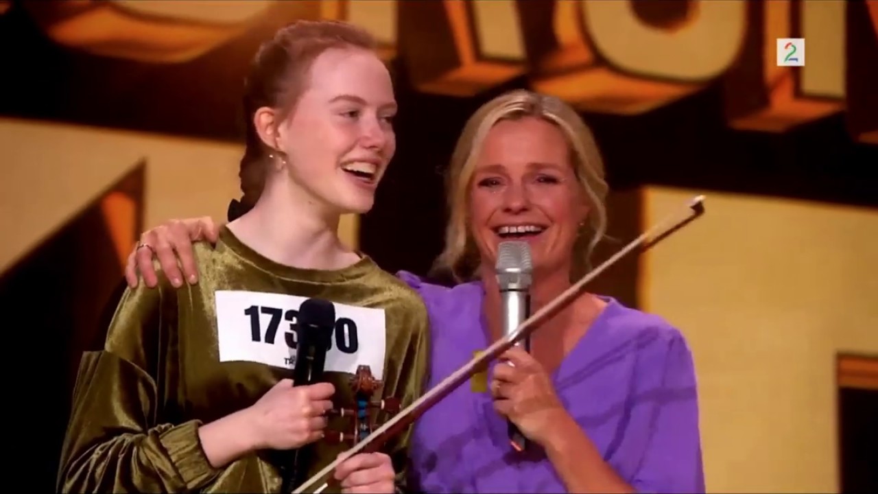 REBECCA FÅR GULLKNAPPEN AV SOLVEIG KLOPPEN / NORSKE TALENTER 2019