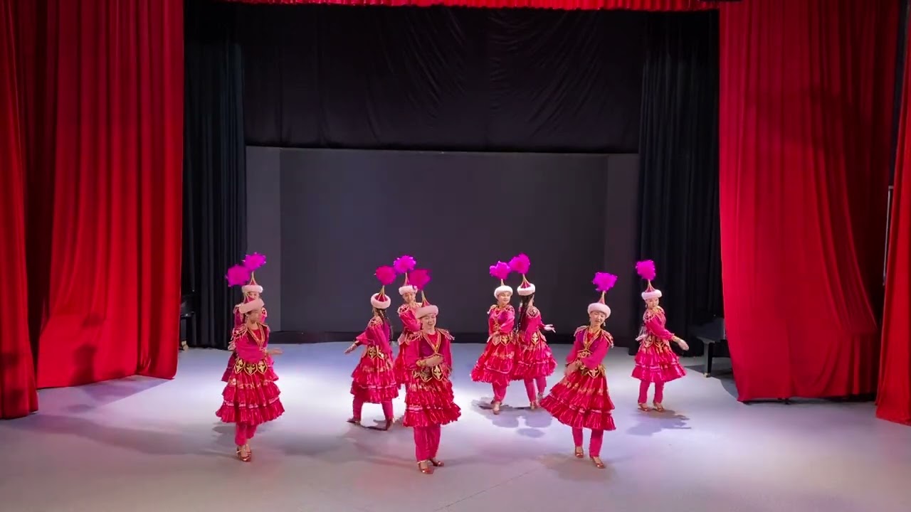 Жас толқын .Айжан-қыз би ансамблі.Халық биі 