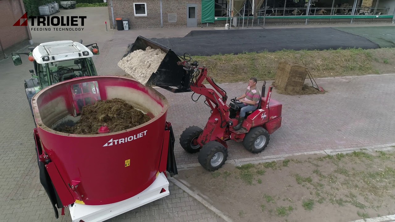 Solomix 1 800 ZK; compacte voermengwagen met 1 verticale vijzel