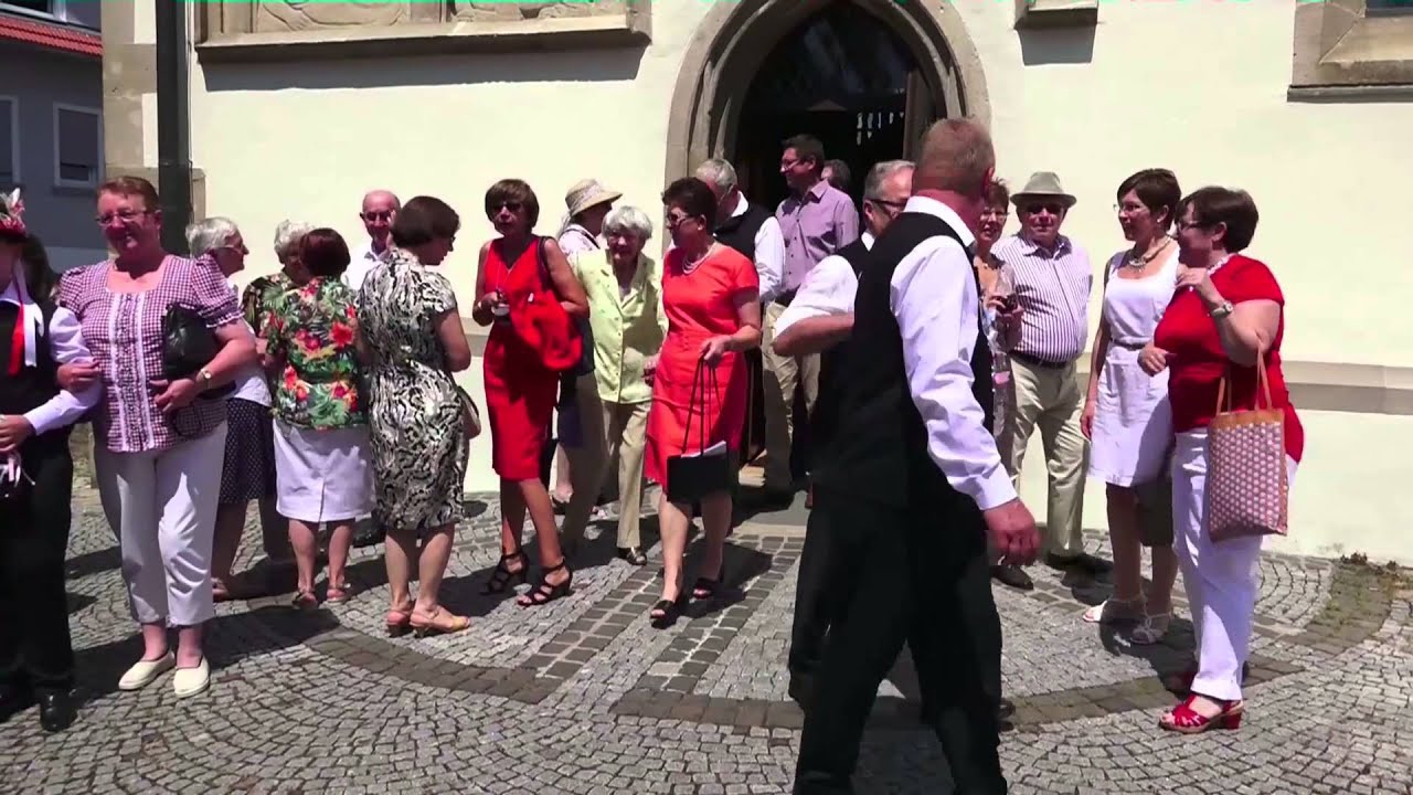 2015 07 11 6. Banater Kirchweih - Ausmarsch aus der Kirche und Tanz vor der Kirche