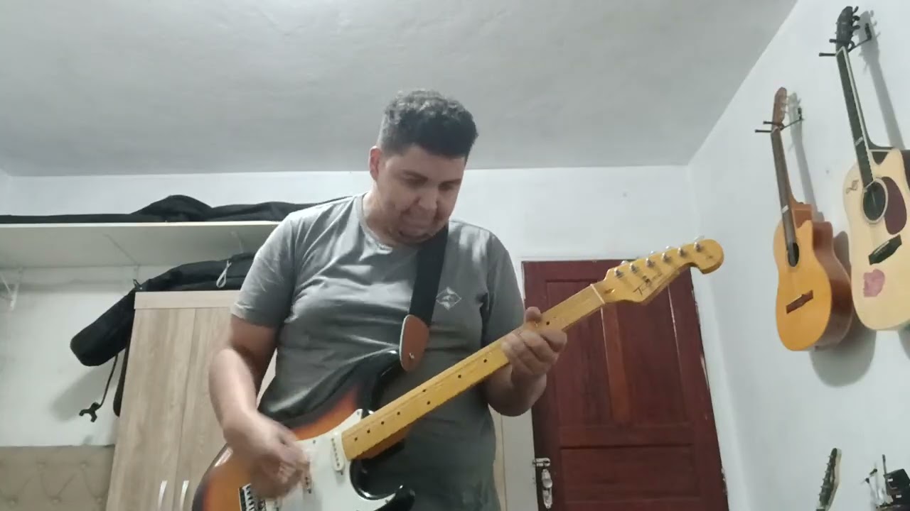 Tocando JIMI HENDRIX numa Strato simples.
