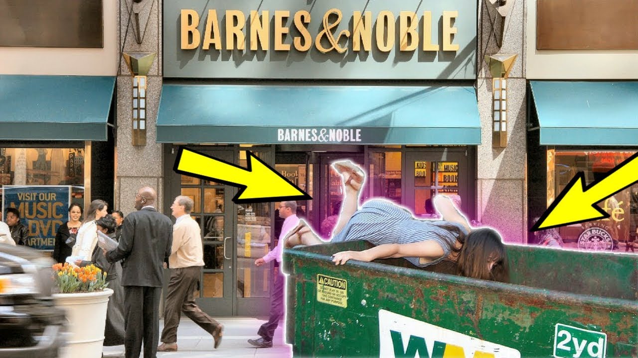 BARNS & NOBLE EMPLOYEES LEFT US SOMETHING CREEPY IN THEIR DUMPSTER! DUMPSTER DIVE NIGHT #259