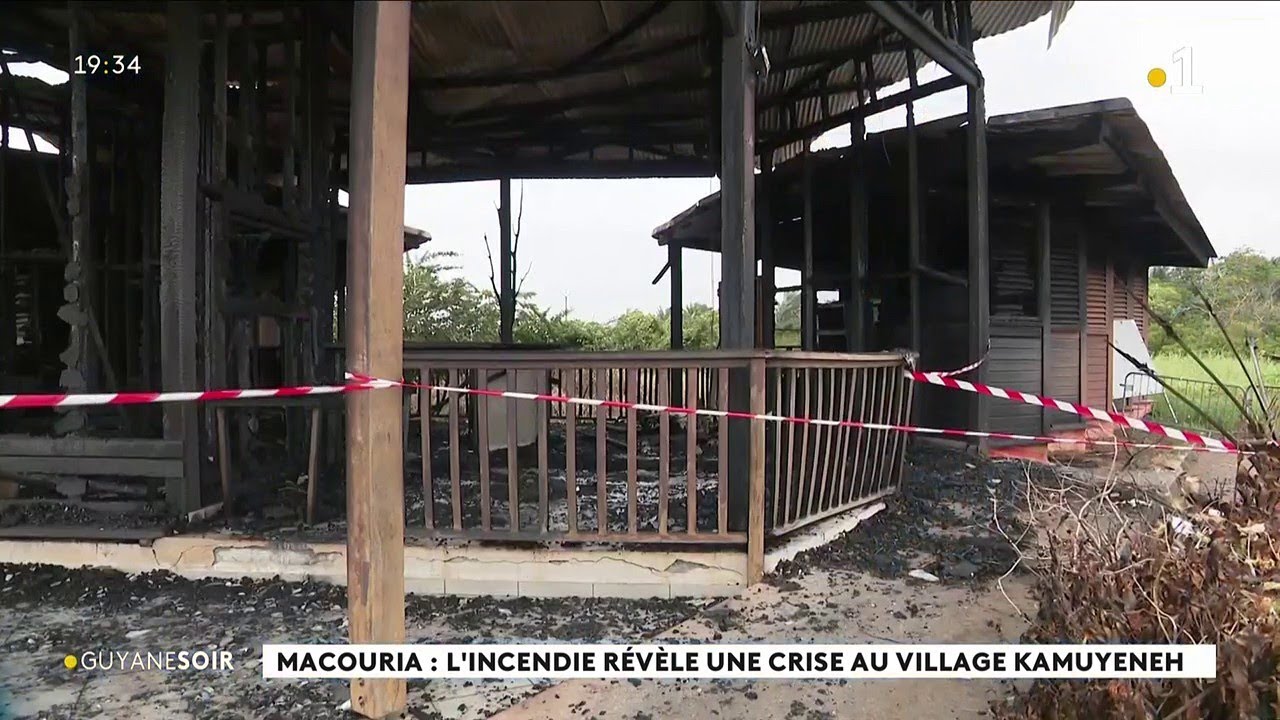 Macouria : l'incendie r&eacute;v&egrave;le une crise au village Kamuyeneh