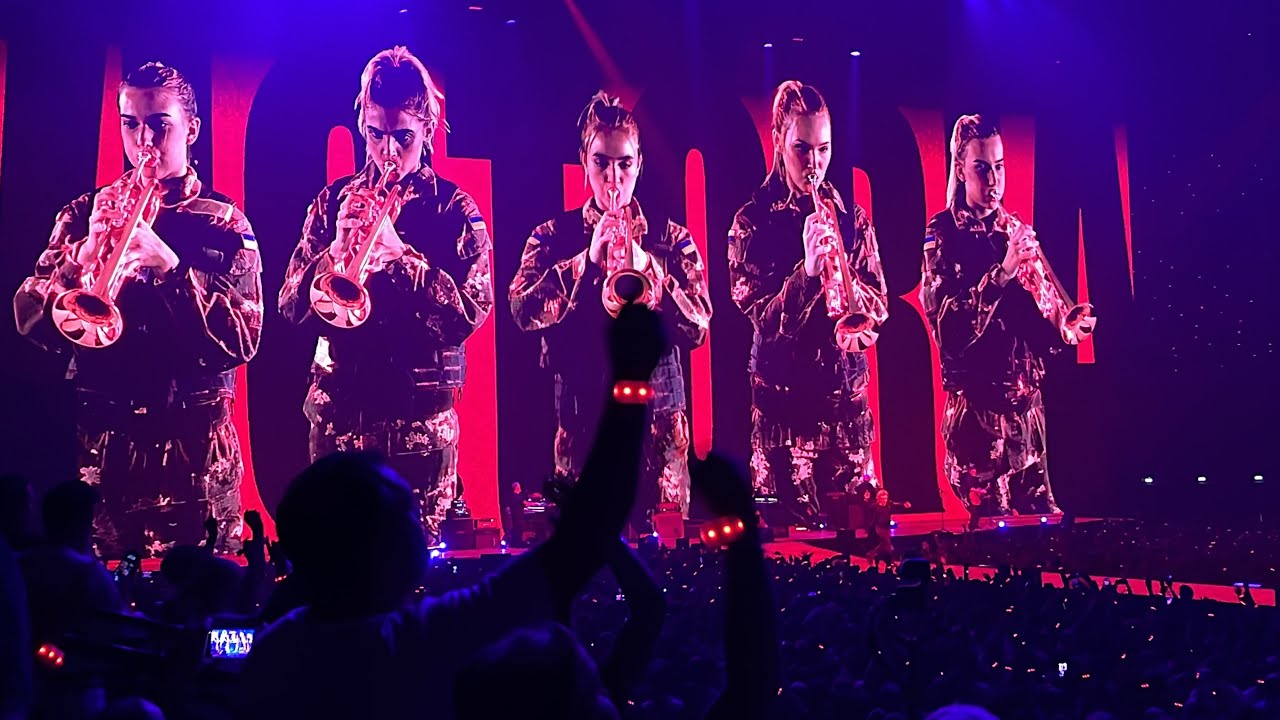 INDOCHINE - Victoria Live 