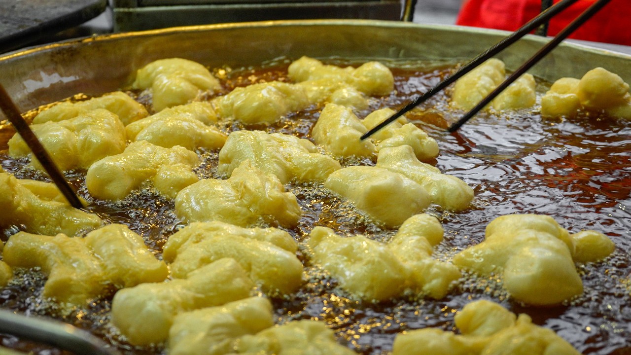 Amazing $0,3 Chinese Donut that Won Michelin Award in Bangkok - Thai Street Food