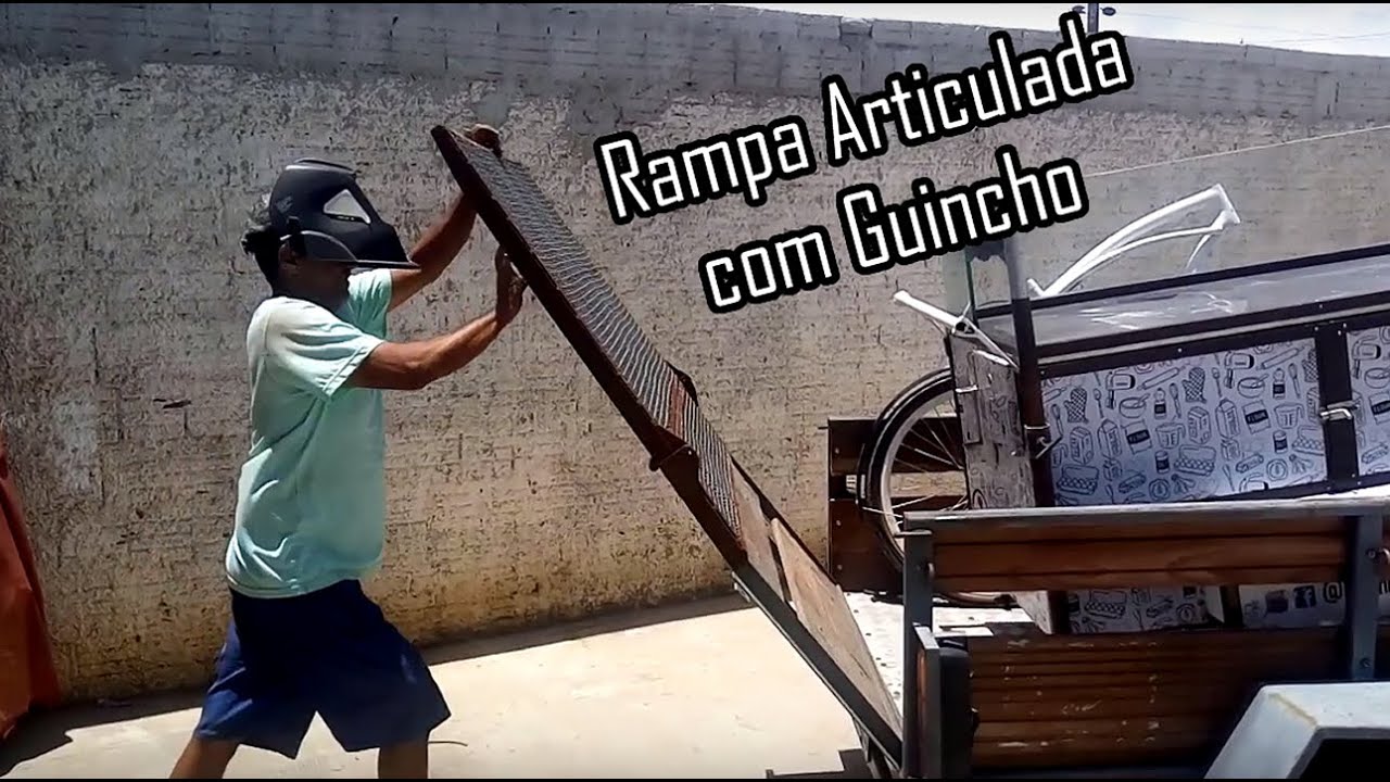 Reboque personalizado com rampa articulada e guincho