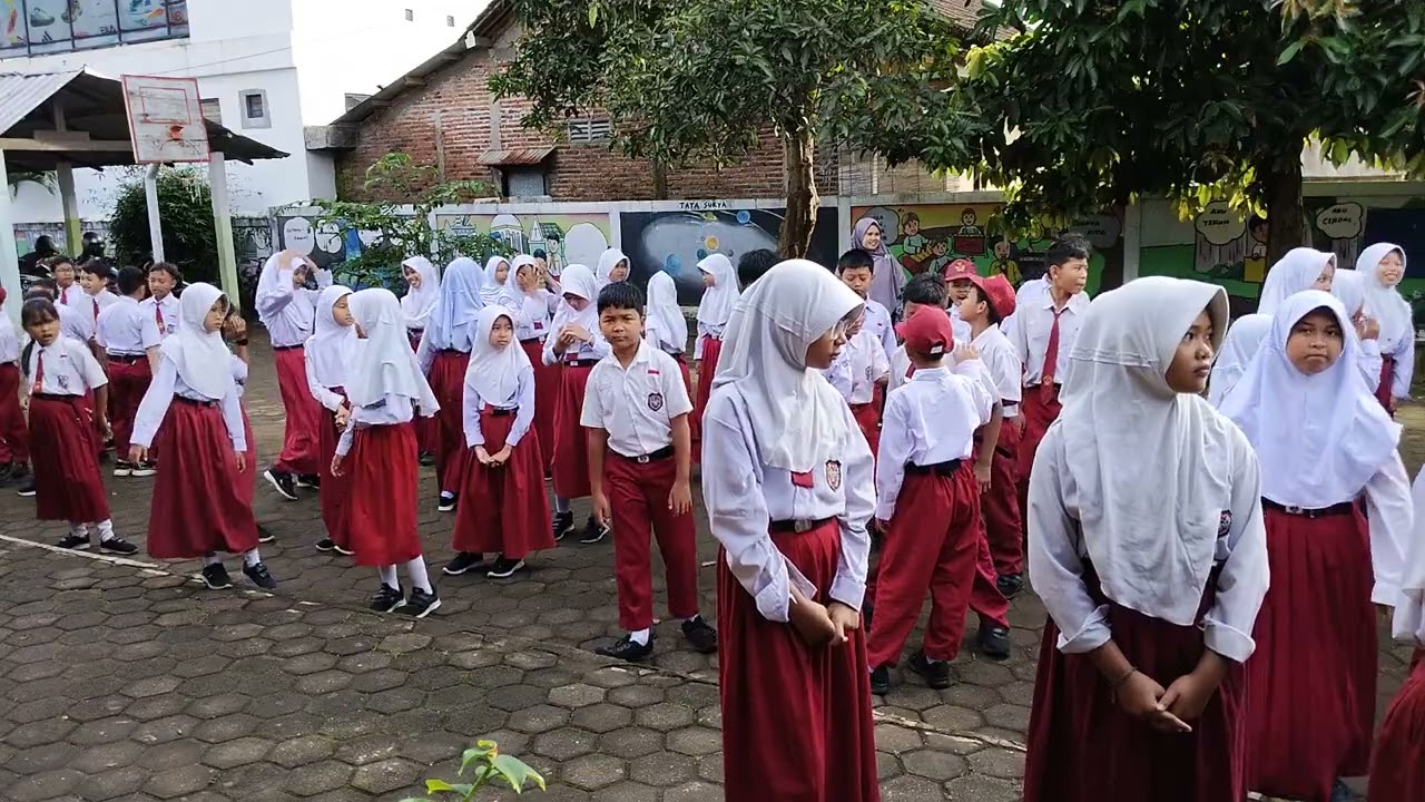 Pembiasaan Bahasa Inggris - SD N 3 METESEH 