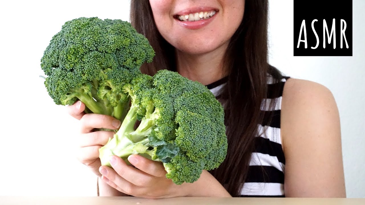 ASMR: Eating a Whole Head of Raw Broccoli | Big Bites | Super Crunchy (No Talking)
