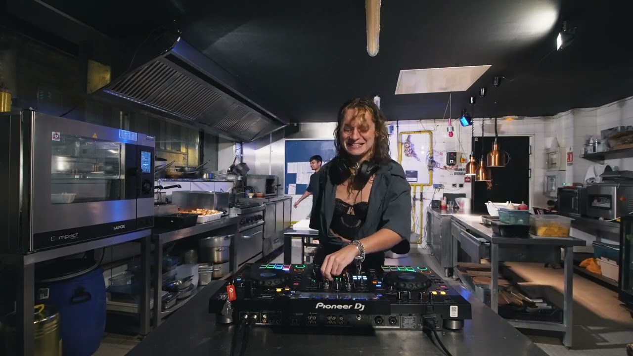 Helia Decibel Kitchen (Live DJ Set in the Kitchen)