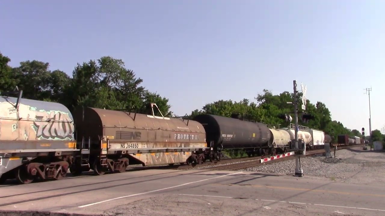 NORFOLK SOUTHERN GE D9-44CW Northbound Manifest Mix Freight
