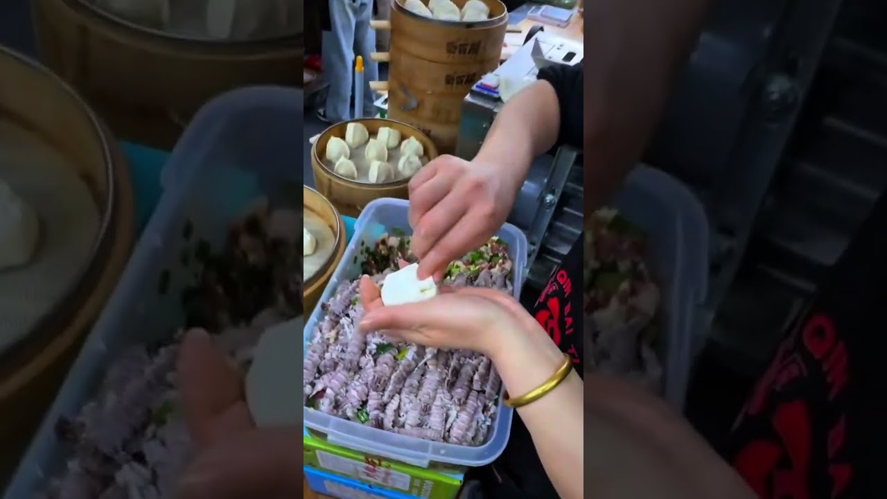 Chef's Perfect Shrimp Dumpling Magic: Watch Him Masterfully Wrap Tasty Delights! #Shorts