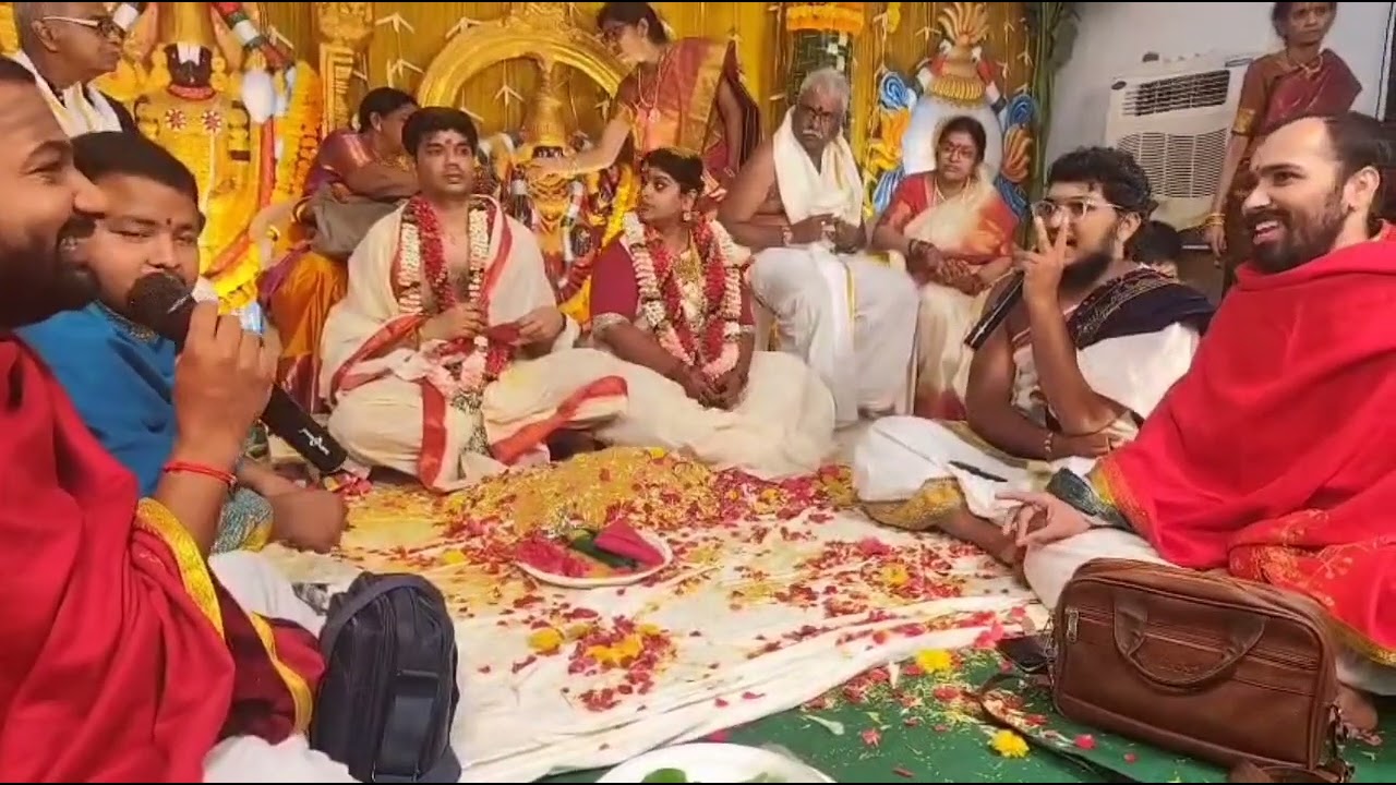 వేద ఆశీర్వచనం  ఆరుగురు వేద పండితులతో సుముహూర్తం  13 August 2025  రాత్రి  11 గంటల  07 నిముషములకు 