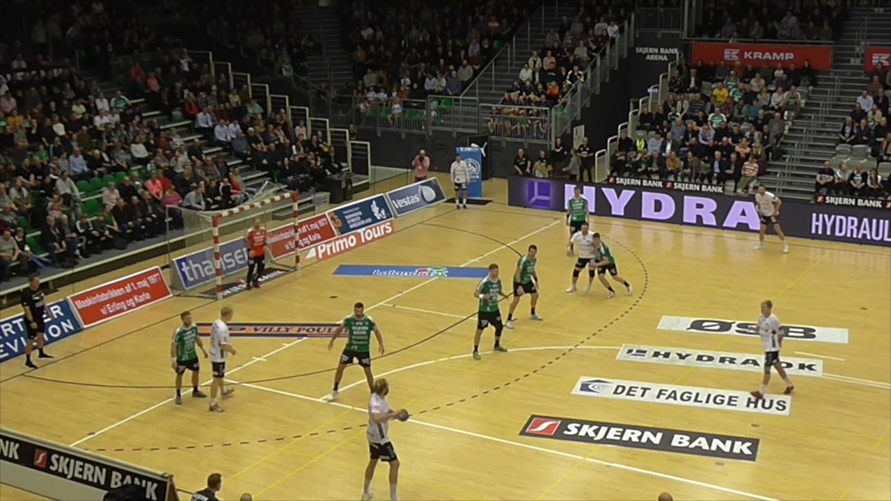 Playing 7 against 6 - from the Danish league 2019/ 20