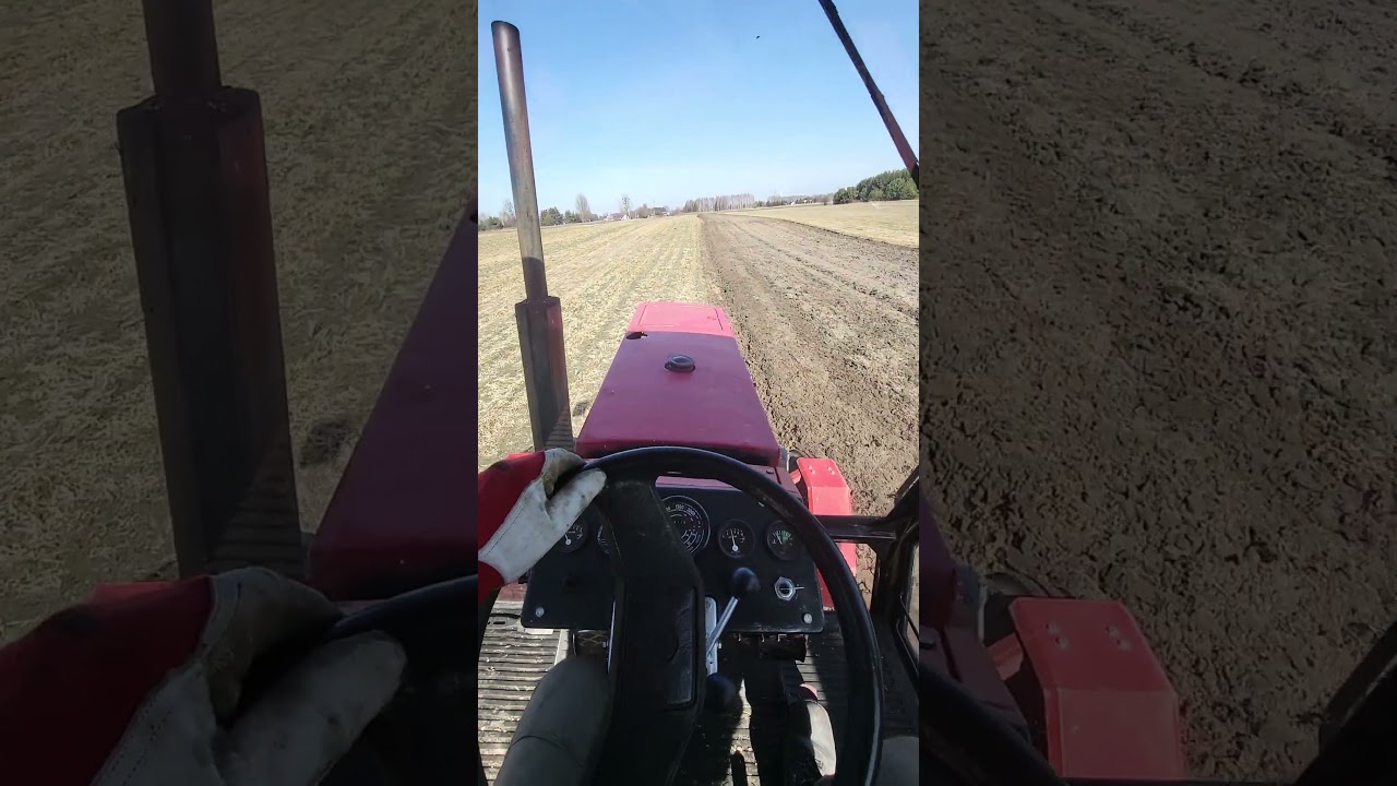 7 furrows and two Ursus tractors in action! 💪 Spring plowing is a pleasure to watch! 🚜 #shorts #u...