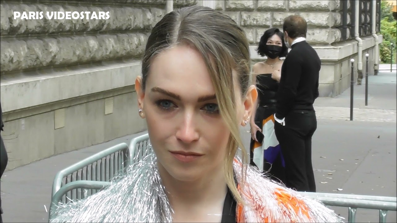 Jamie Clayton ( Sense8 , Designated Survivor ) @ Paris Fashion Week 1 october 2021 show Loewe