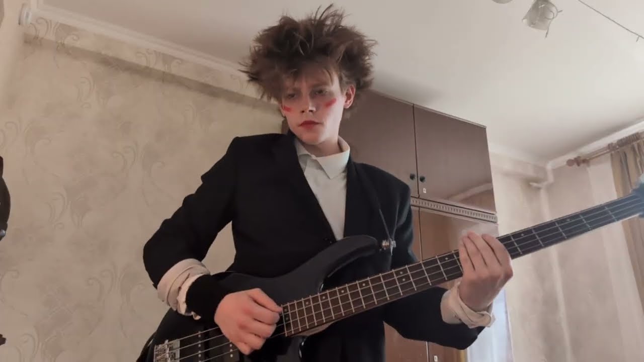 Arctic Monkeys - Fluorescent Adolescent (Bass Cover)