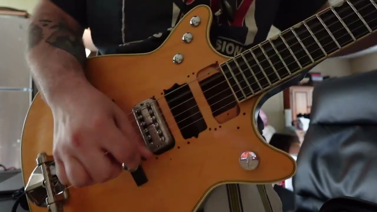 Malcolm Young rhythm demo - hard right hand technique