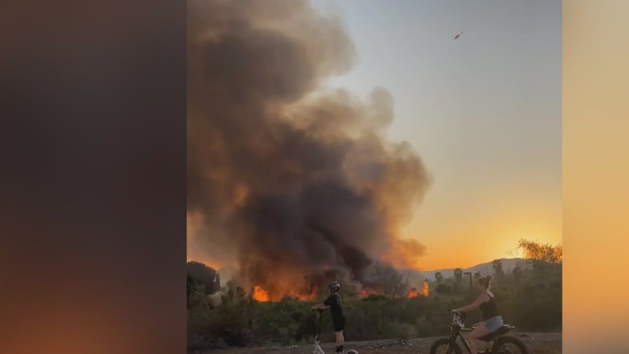 В Санти вспыхнул пожар рядом с предприятиями.