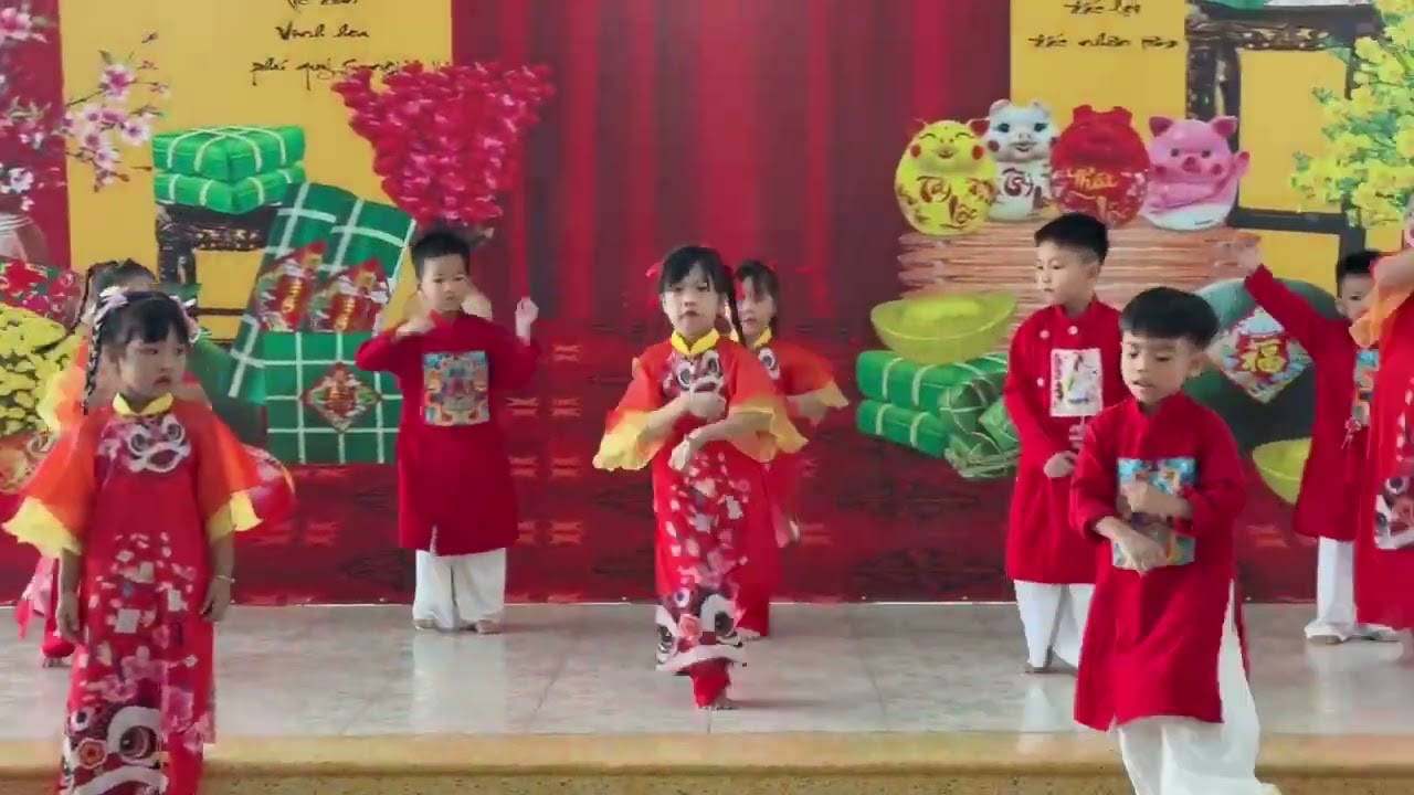 bé nhảy mừng xuân 2026