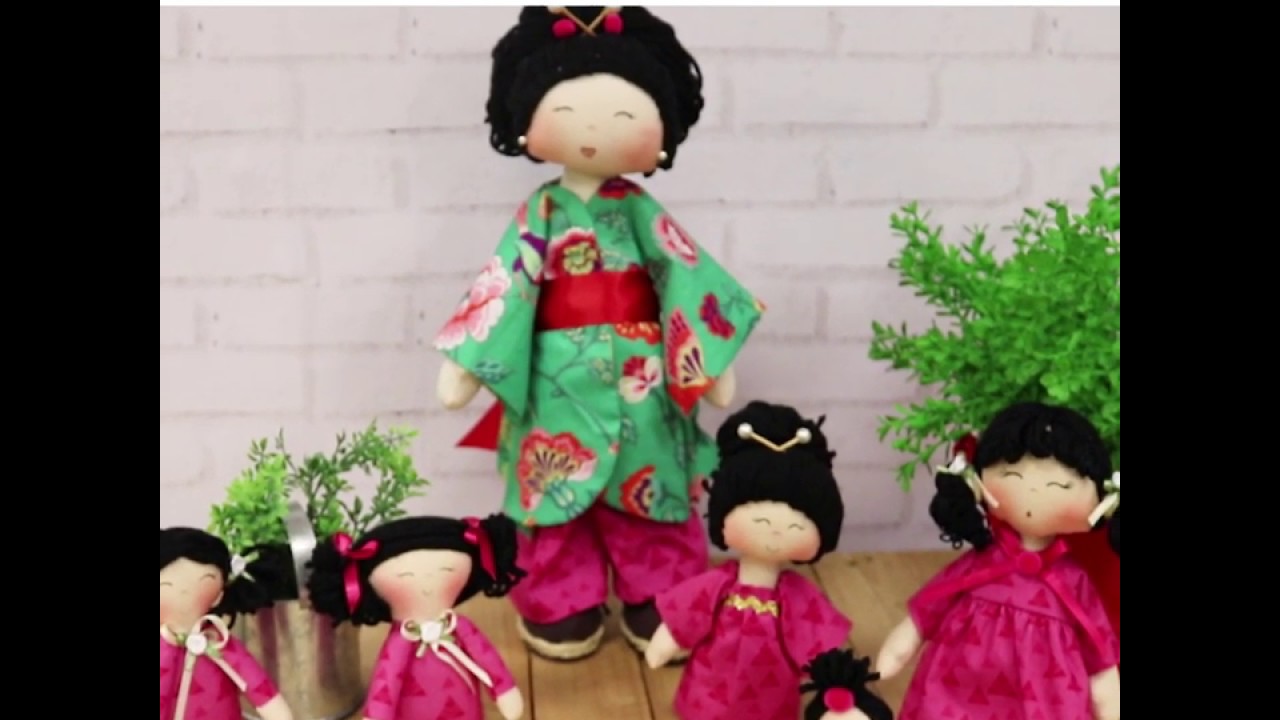 Boneca Kokeshi com Fatima Byspo