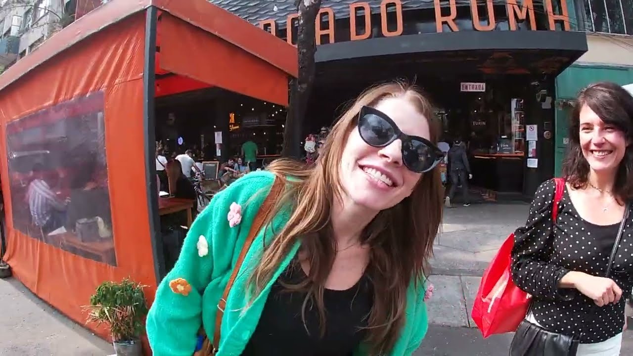 Gringo tries to learn Spanish in Mexico CIty.