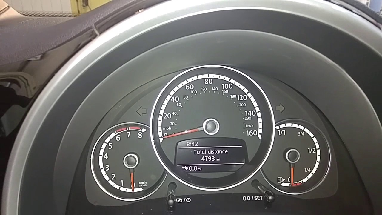 Volkswagen Beetle — проверка и сброс индикатора уровня масла